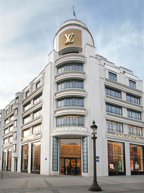 facade louis vuitton paris